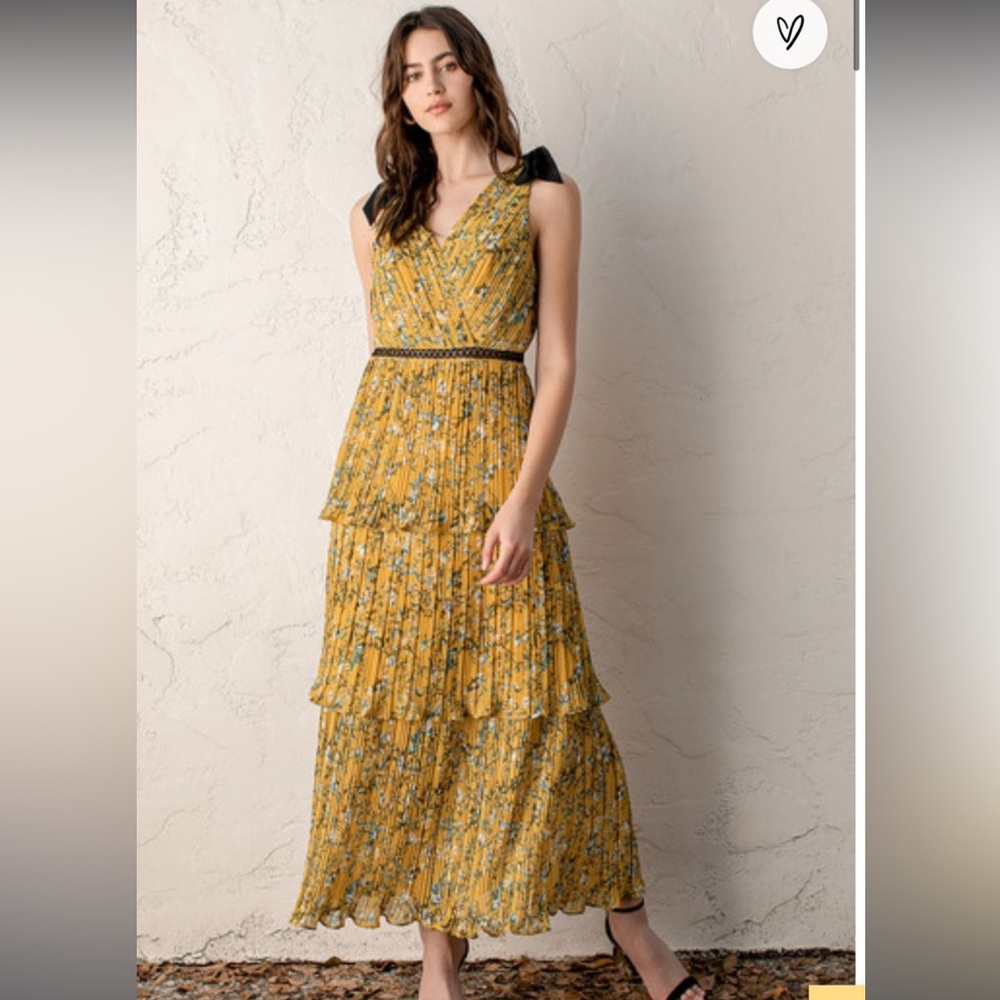 Lulu’s yellow tiered midi dress